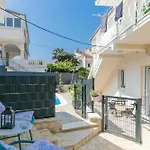Family Friendly House With A Swimming Pool Okrug Gornji, Ciovo - 24460 度假居 特罗吉尔