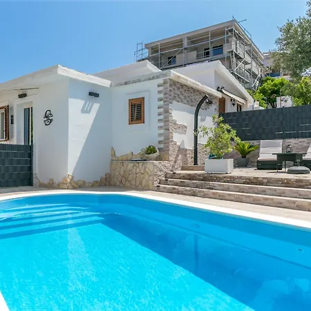 Semesterbostad Family Friendly House With A Swimming Pool Okrug Gornji, Ciovo - 24460 Trogir