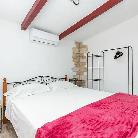 Family Friendly House With A Swimming Pool Okrug Gornji, Ciovo - 24460 Semesterbostad *
