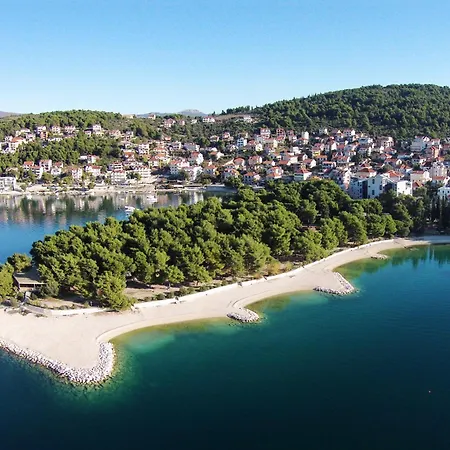 Dom wakacyjny Family Friendly House With A Swimming Pool Okrug Gornji, Ciovo - 24460 *