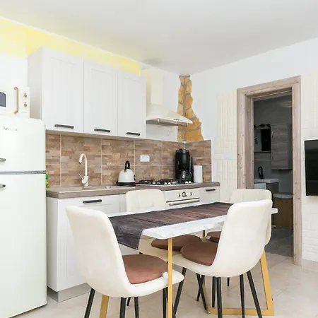 Hébergement de vacances Family Friendly House With A Swimming Pool Okrug Gornji, Ciovo - 24460