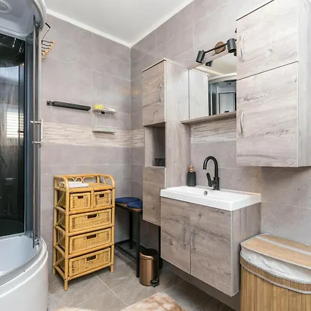 Hébergement de vacances Family Friendly House With A Swimming Pool Okrug Gornji, Ciovo - 24460 *