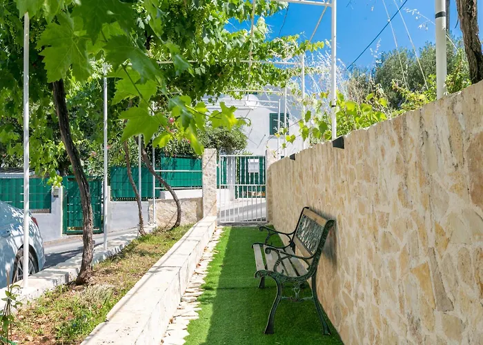 Family Friendly House With A Swimming Pool Okrug Gornji, Ciovo - 24460 特罗吉尔