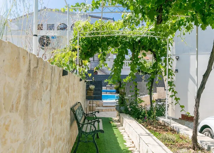 Family Friendly House With A Swimming Pool Okrug Gornji, Ciovo - 24460 Casa de Férias