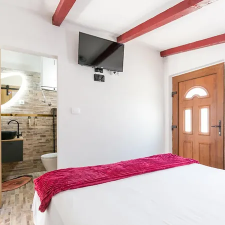 펜션 Family Friendly House With A Swimming Pool Okrug Gornji, Ciovo - 24460 트로기르