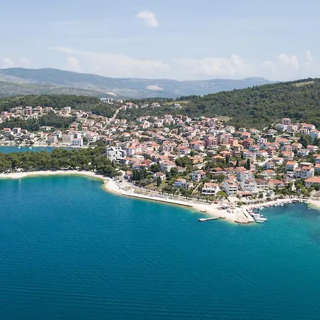 펜션 Family Friendly House With A Swimming Pool Okrug Gornji, Ciovo - 24460 트로기르